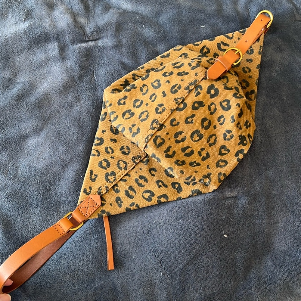Madewell the canvas sling bag in leopard love